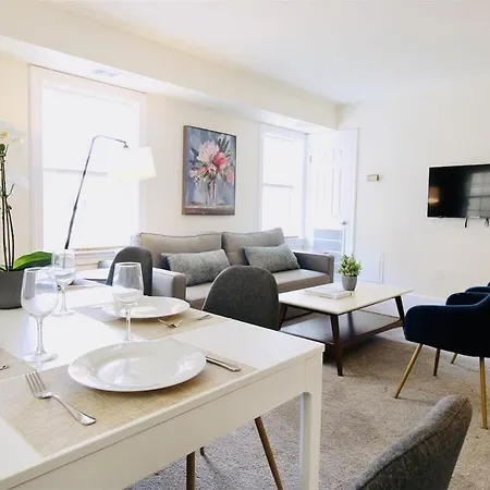 Destination Dupont Apartment